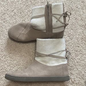 Toms One for One Fuzzy Zip Up Boots. Size 6.
